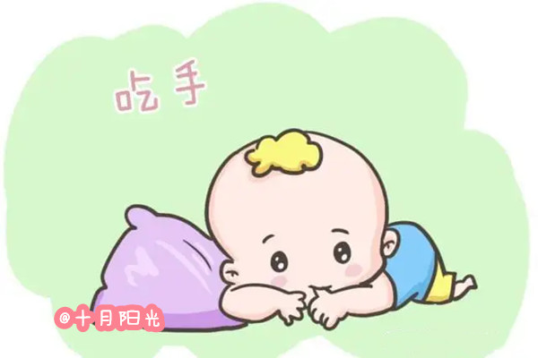 北京十月阳光月嫂公司：宝宝爱吃手怎么办？(图2)