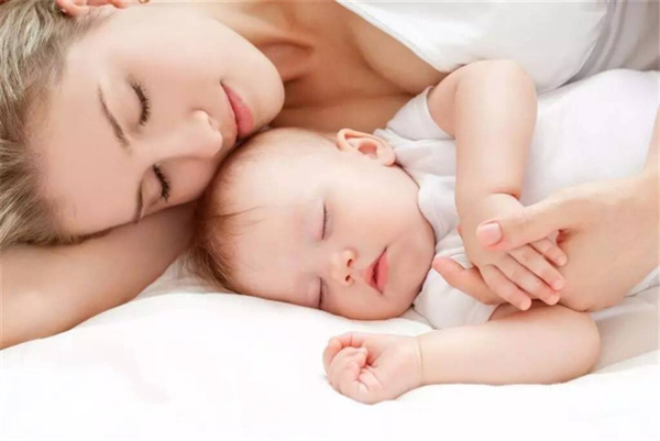 育儿嫂晚上带孩子睡眠重要性及技巧(图1)