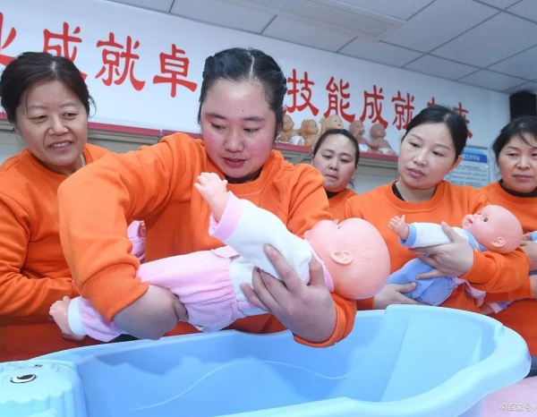 育婴师培训报名条件答疑:结业证书和资格证书有何区别?(图1) 育婴师培训报名条件答疑:结业证书和资格证书有何区别?(图1)