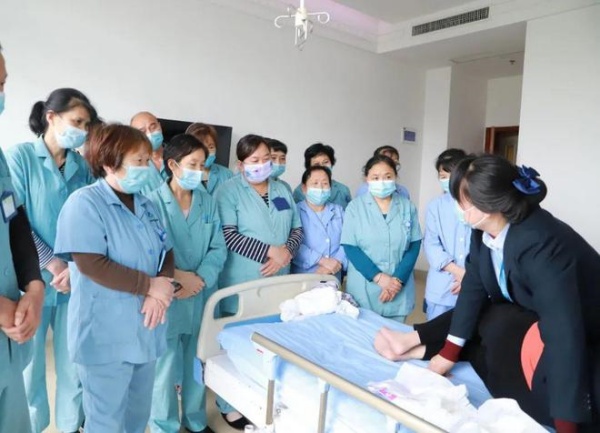 北京养老护理班学什么?课程表提前看:全面解析培训内容(图1) 北京养老护理班学什么?课程表提前看:全面解析培训内容(图1)