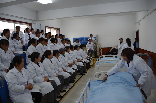 北京护工培训费用明细:学费、书本费、考试费各多少?(图2) 北京护工培训费用明细:学费、书本费、考试费各多少?(图2)