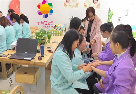 找月嫂培训机构，是选连锁品牌还是本地老校？(图2)