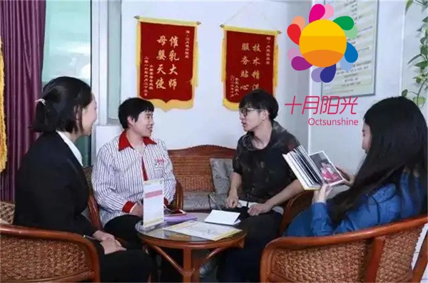 南京双胞胎家庭选月嫂技巧：经验优先选对人(图1)